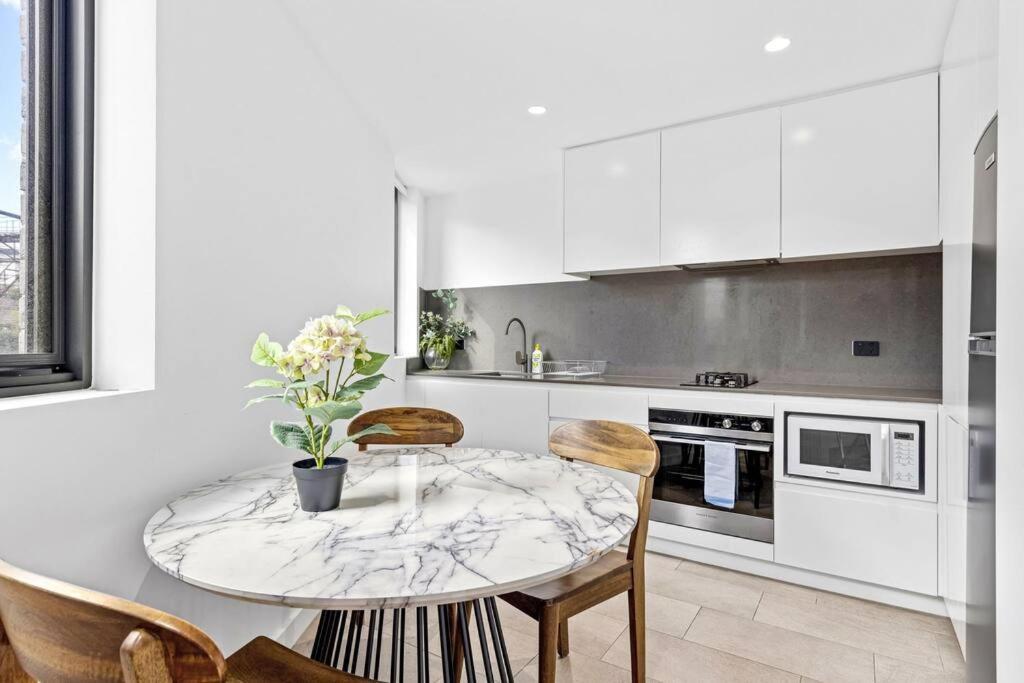 Studio For Long Term Tenants In Strathfield Cbd Sydney Eksteriør billede